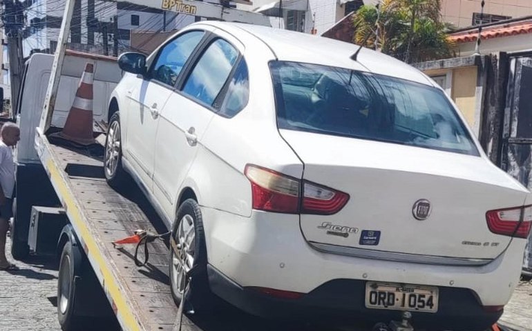 Polícia Militar recupera quatro veículos roubados e prende suspeitos em Maceió e Flexeiras