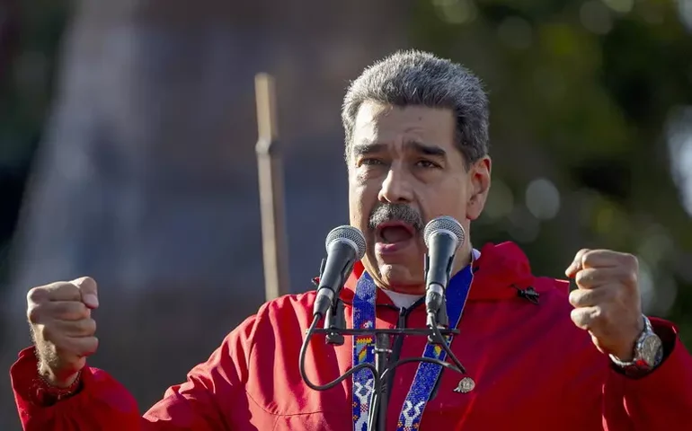 Maduro chama vencedora de Nobel da Paz de 'bruxa demoníaca'