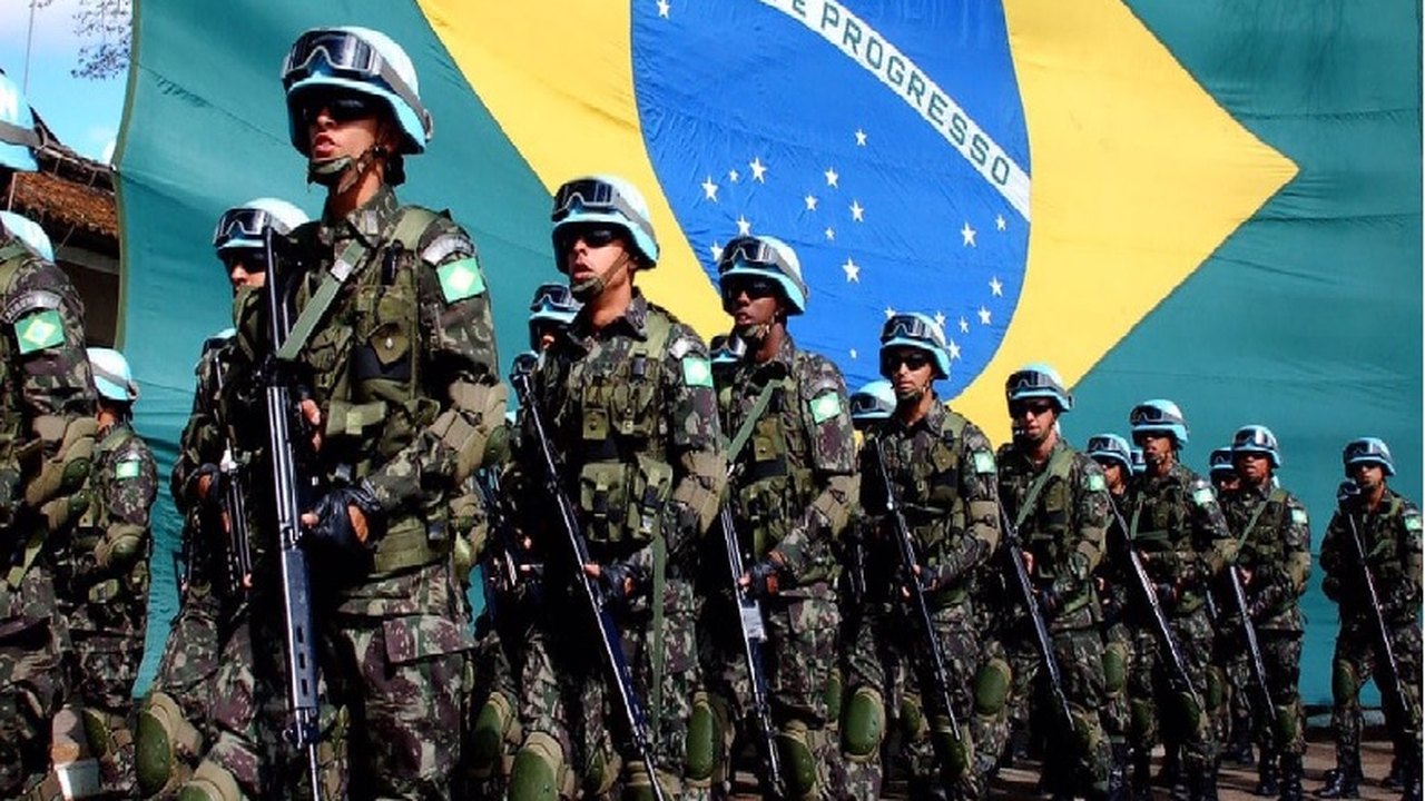 ‘Militares querem preservar direitos e vantagens’, diz pesquisador Eliezer Rizzo