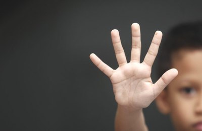Projeto de lei cria Lei Henry para coibir violência contra crianças e adolescentes