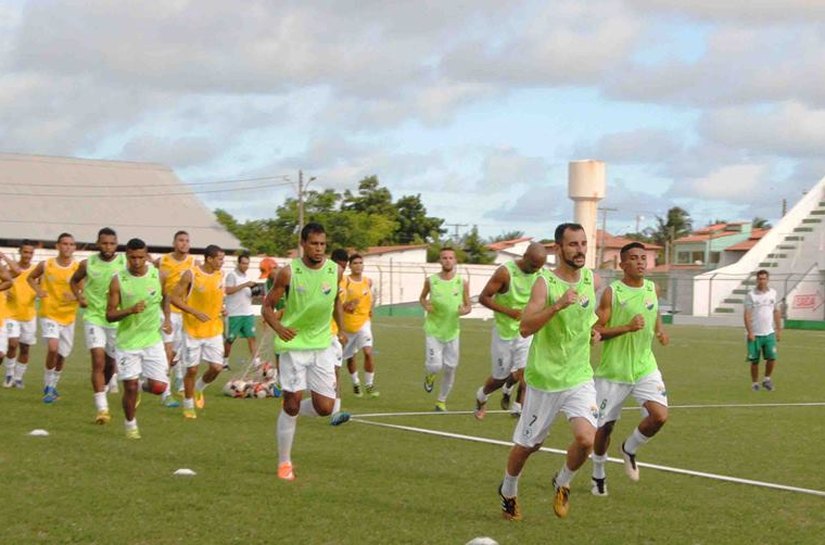 Após derrota na estreia Coruripe voltou aos trabalhos no estádio Gerson Amaral