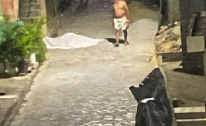 Perícia recolheu 21 estojos de munição calibre 9mm e um projétil compatível com revólver Perícia recolheu 21 estojos de munição calibre 9mm e um projétil compatível com revólver