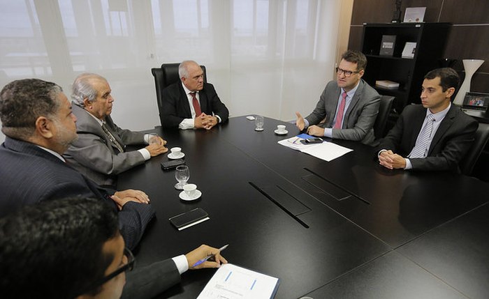 Secretário-geral do CNJ, Júlio Ferreira de Andrade, em conversa com autoridades do Tribunal de Alagoas sobre implantação do BNMP. FOTO: Itawi Albuquerque - Dicom/TJAL