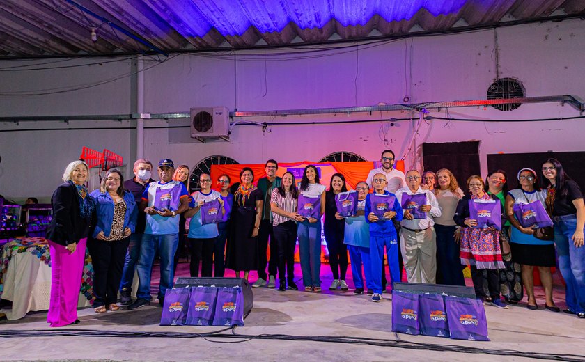 Sarau Cultural voltado à leitura reúne cerca de 400 alunos da EJAI na sede da Semed