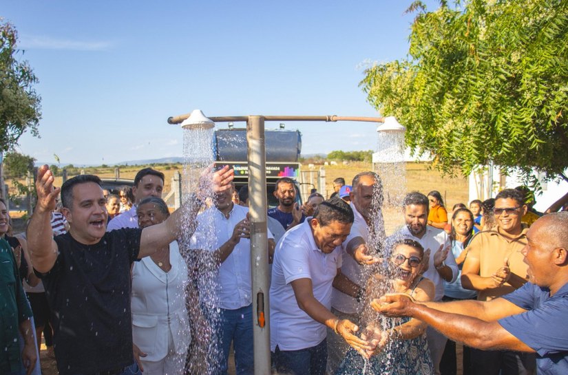 Governo leva água encanada ao povoado Lagoa do Mato dos Lopes, em Palmeira dos Índios