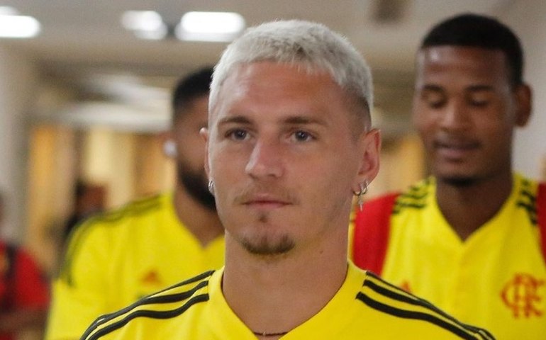 Varela é encaminhado a hospital após ser agredido por Gerson no Flamengo