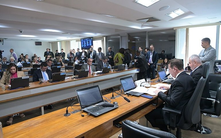 CAE aprova regulamentação de aposentadoria para atividades perigosas