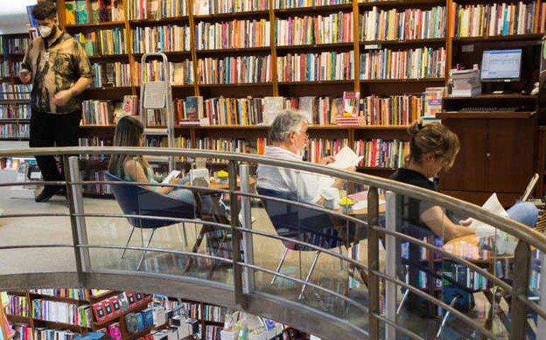 Com características, diferentes, livrarias têm a cara da Avenida Paulista