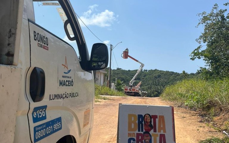 Brota na Grota: Ilumina inicia instalação de 260 luminárias em LED na Grota do Facão, em Ipioca