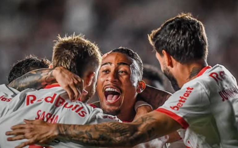 Red Bull Bragantino vence Vasco em São Januário e assume a liderança do Brasileirão