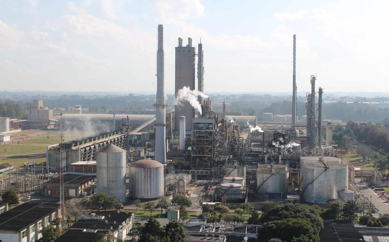 Relatório do TCU mostra 11,9 mil obras paralisadas em 2023