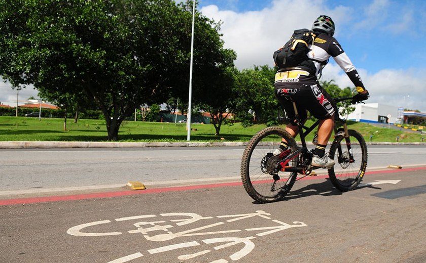 Comissão vota projeto que obriga União a construir ciclovias em estradas federais