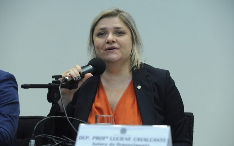 Deputada pede que MPF investigue Bolsonaro por estelionato após recebimento de R$ 17 milhões via Pix