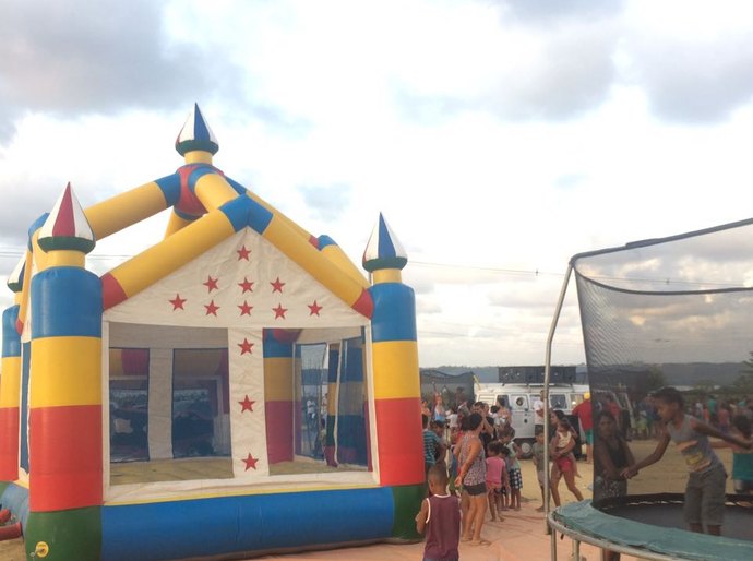 Coqueiro Seco: Decele Dâmaso faz a festa da garotada no Dia da Criança