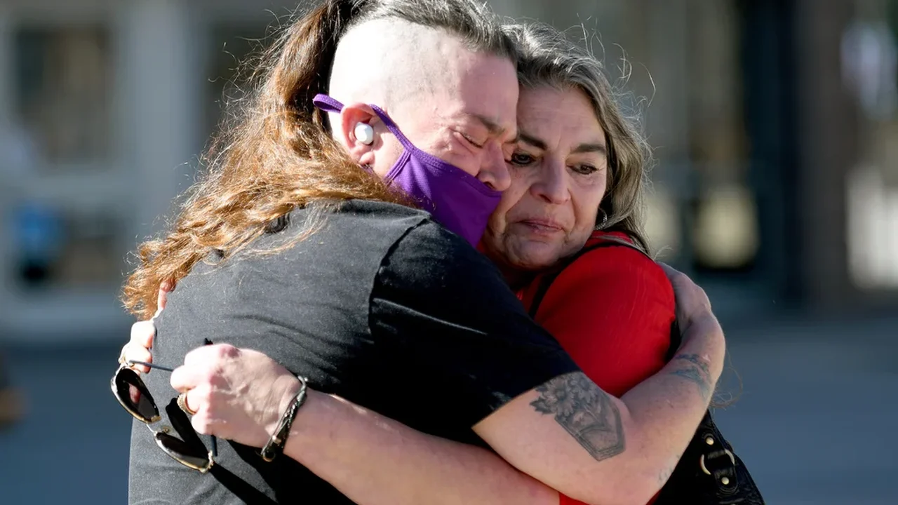 Homem do Colorado que abusou de cerca de 200 cadáveres é condenado a 40 anos, famílias o chamam de 'monstro'