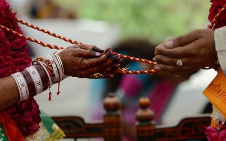 Justiça rejeita queixa de mulher estuprada por marido na Índia, país onde sexo não consensual é permitido entre casais