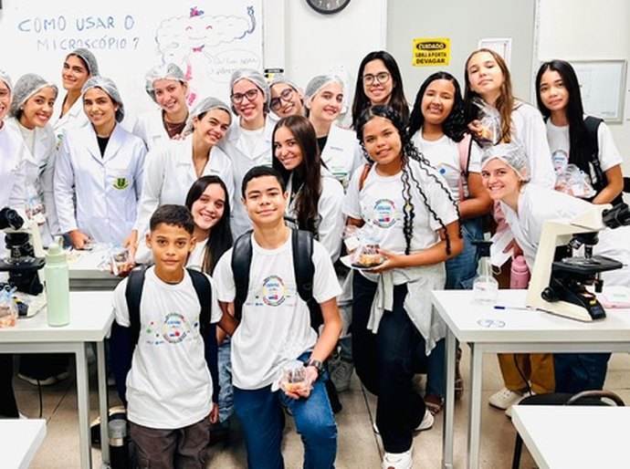 Cesmac recebe estudantes da Rede Alagoana Faça Ciência na Escola em visita a cursos, laboratórios e núcleo de robótica