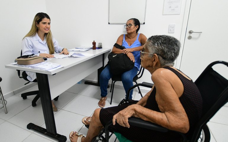 Lei federal garante direito a acompanhante para mulheres em atendimentos médicos