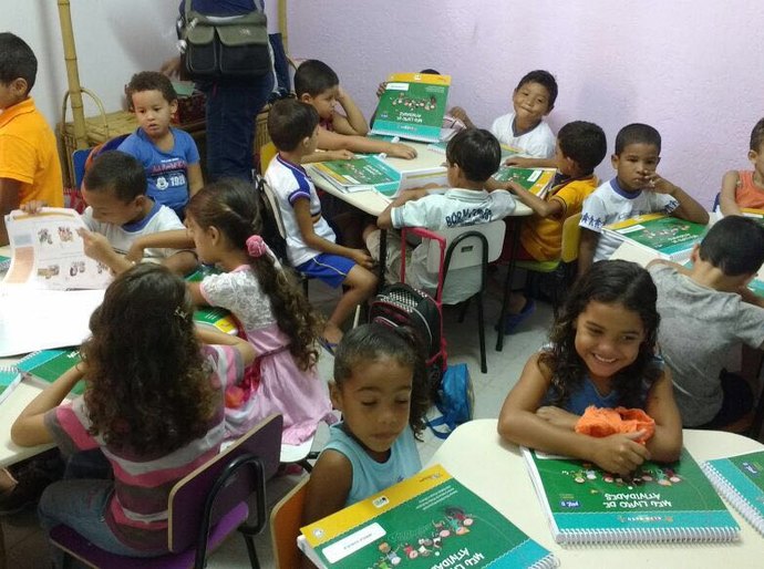Prefeitura de Marechal Deodoro distribui Kits de educação infantil