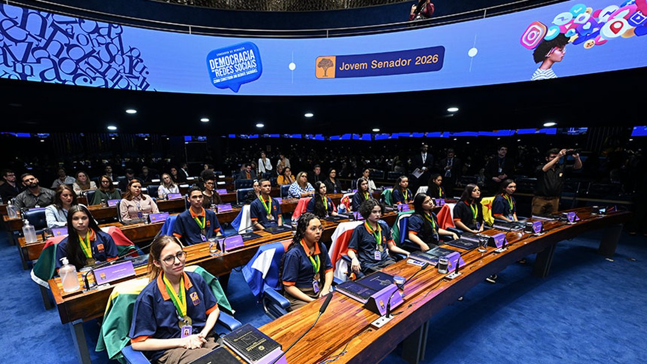 Jovens Senadores tomam posse com protagonismo feminino na Mesa