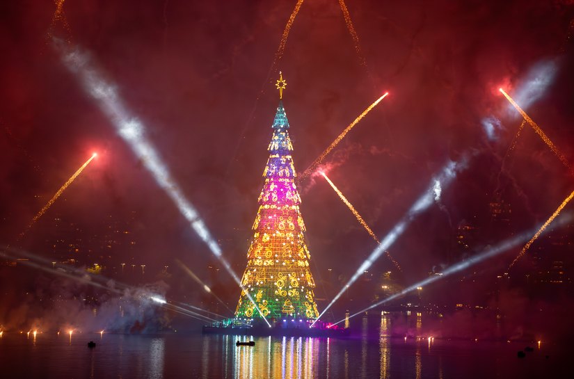 Árvore do Rio é acesa na Lagoa Rodrigo de Freitas