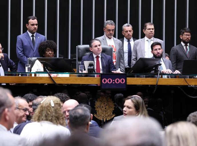 Aprovação da PEC do fim da escala 6x1 acende alerta para empresas sobre adaptação trabalhista