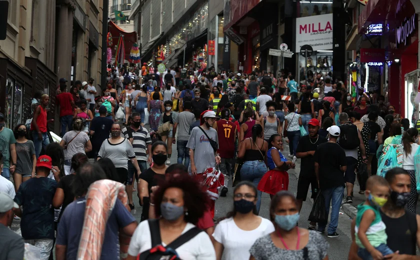 Brasil deve ganhar 4 milhões de novos investidores em 2025, aponta pesquisa