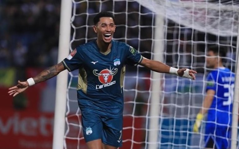 Jogador brasileiro morre em acidente de carro com caminhão no Vietnã