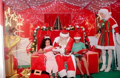 Penedo Luz: Distribuição de presentes é uma das atrações da Casinha do Papai Noel deste sábado (16)