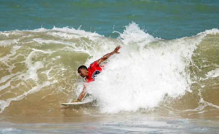 Praia de Jacarecica foi palco neste final de semana do 2° Alagoas Open de Handsurf 2024