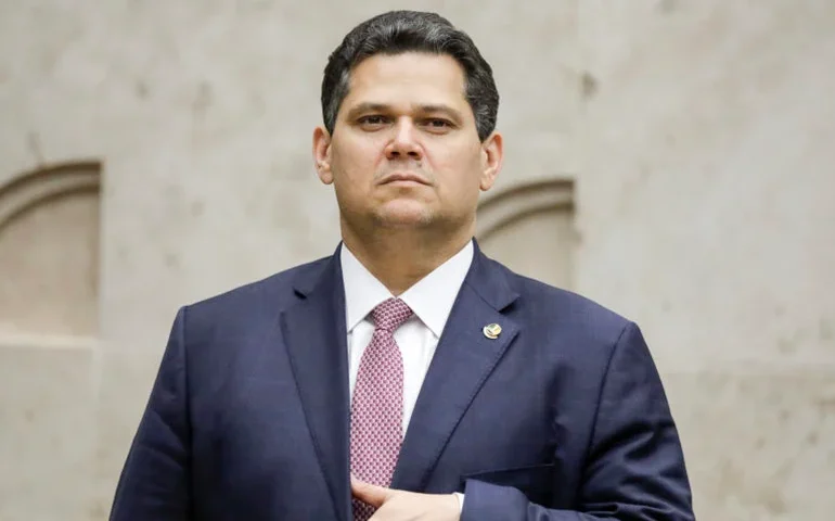 Líder do governo no Senado diz que Alcolumbre defendeu a Lula indicação de Pacheco ao STF