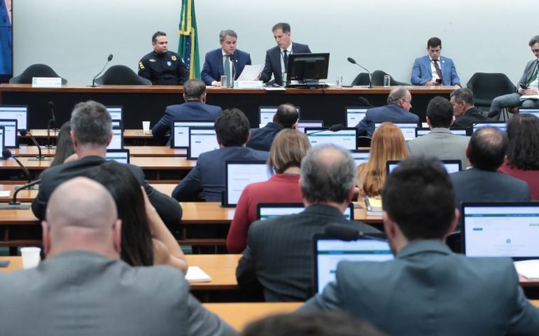 Comissão adia leitura de parecer sobre nova Lei do Impeachment após pedido do relator