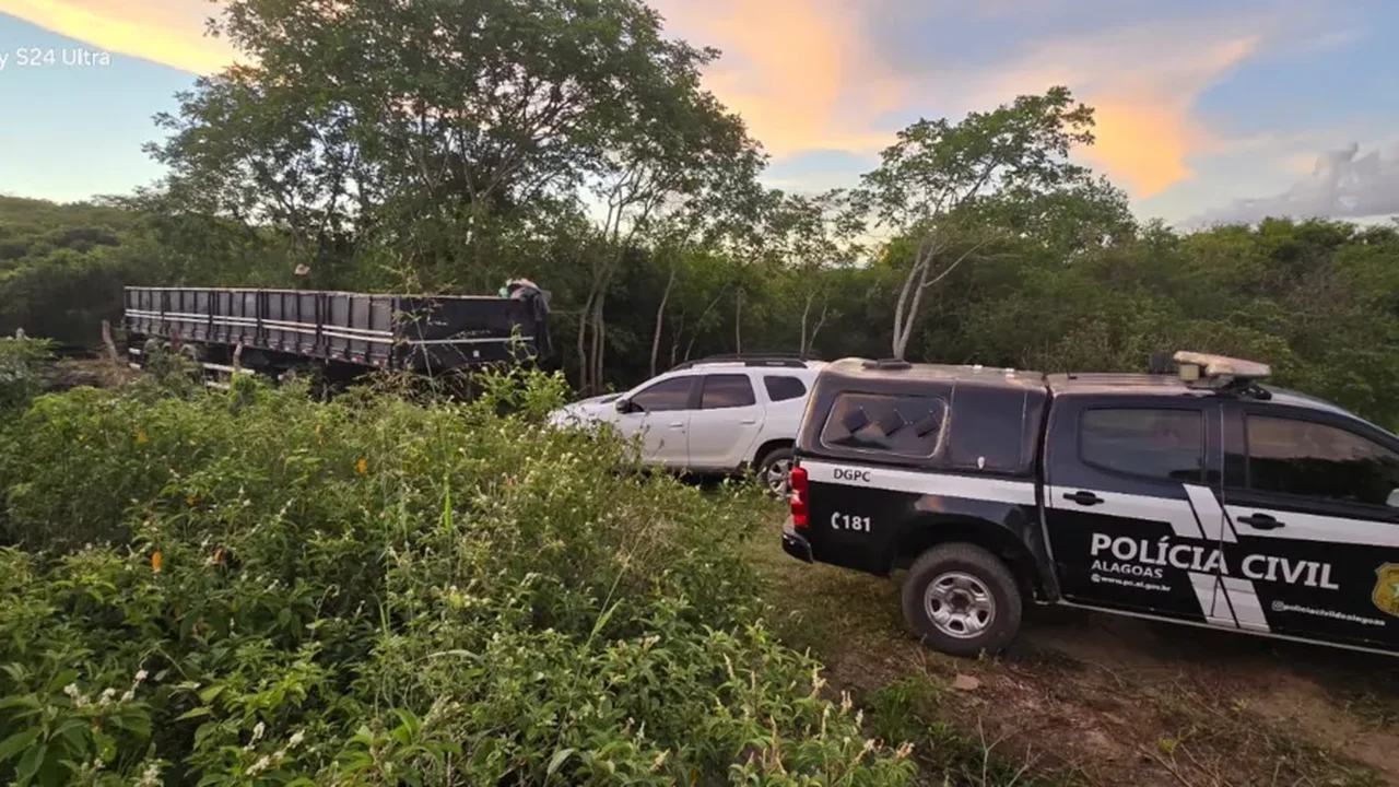 Acidente com Carreta de Vidro Interdita Totalmente a BR-101 em Novo Lino