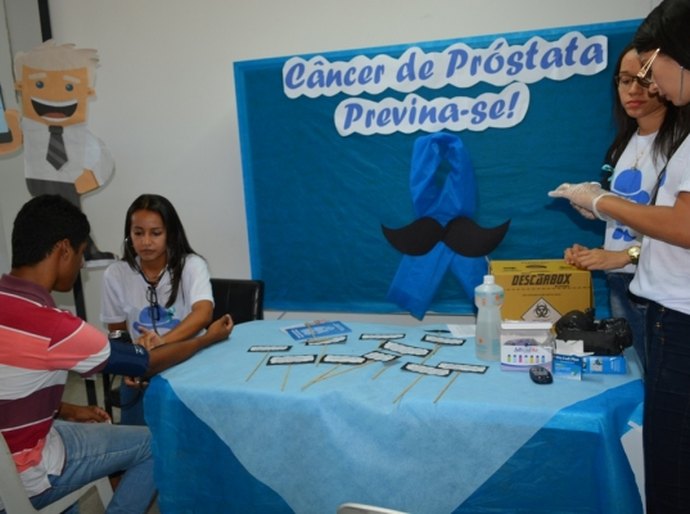 Novembro Azul: estudantes da Uncisal realizam ação educativa