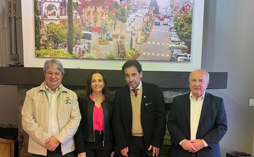 Chefes do Executivo recebem secretário do Ministério do Turismo