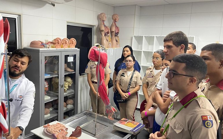 Feira de Profissões em Maceió orienta jovens na escolha da carreira