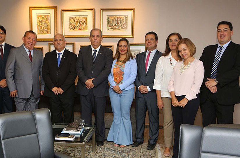 Otávio Praxedes empossa novos juízes auxiliares da Presidência do TJ/AL