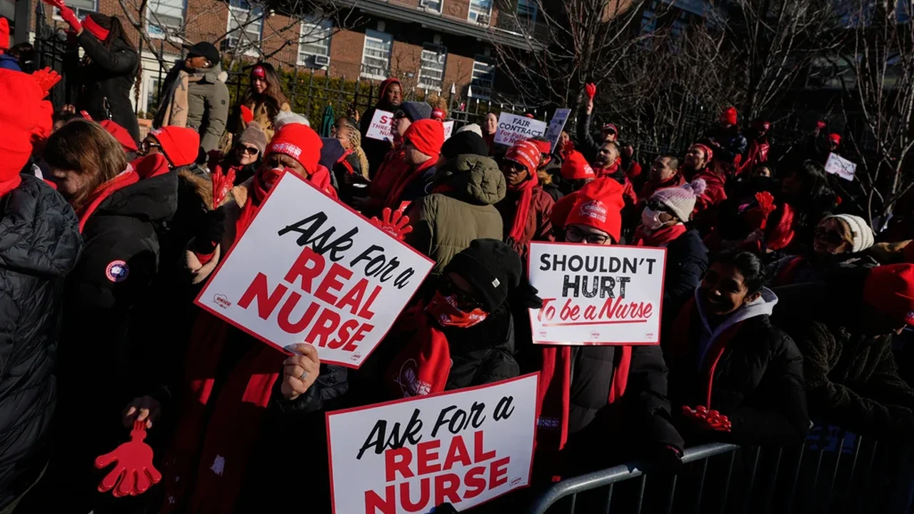 Greve de enfermeiros entra no segundo dia em importantes hospitais da cidade de Nova York