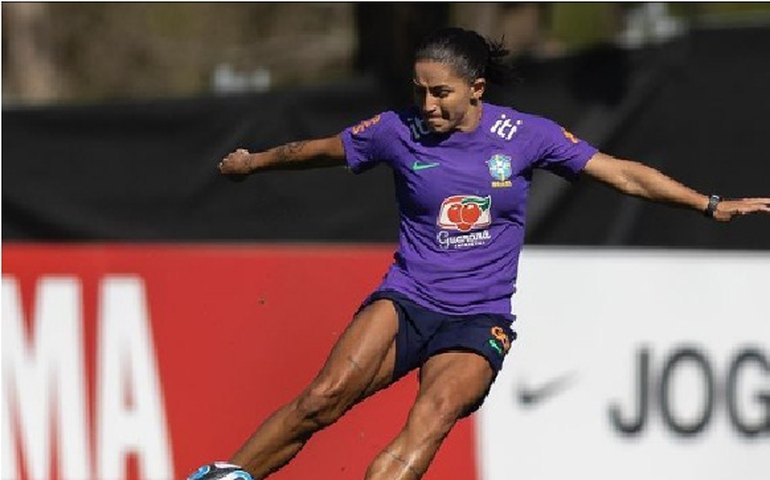 Debinha marca e Brasil vence Canadá na estreia do técnico Arthur Elias na seleção feminina