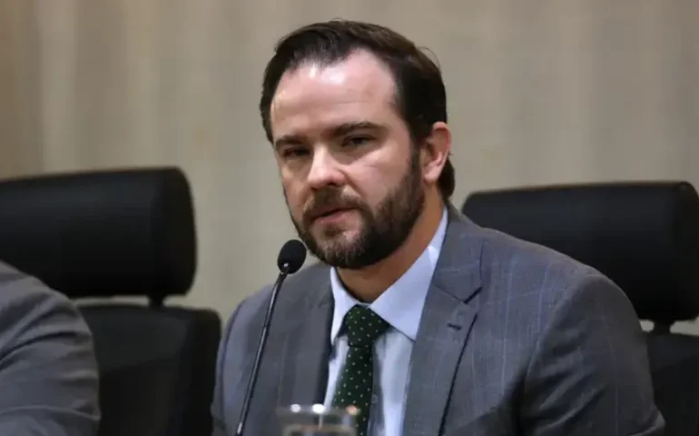 Em almoço de CEOs de bancos, Durigan defende ajuste fiscal e Tebet admite lentidão do governo