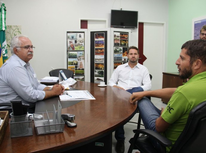 Diretor de Call Center apresenta plano de expansão para Rogério Teófilo