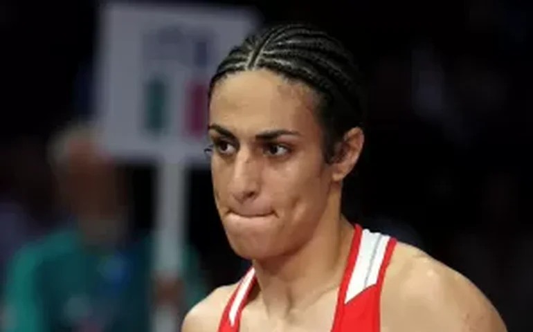 Boxeadora argelina vítima de ataques de gênero ganha medalha de ouro em Paris-2024