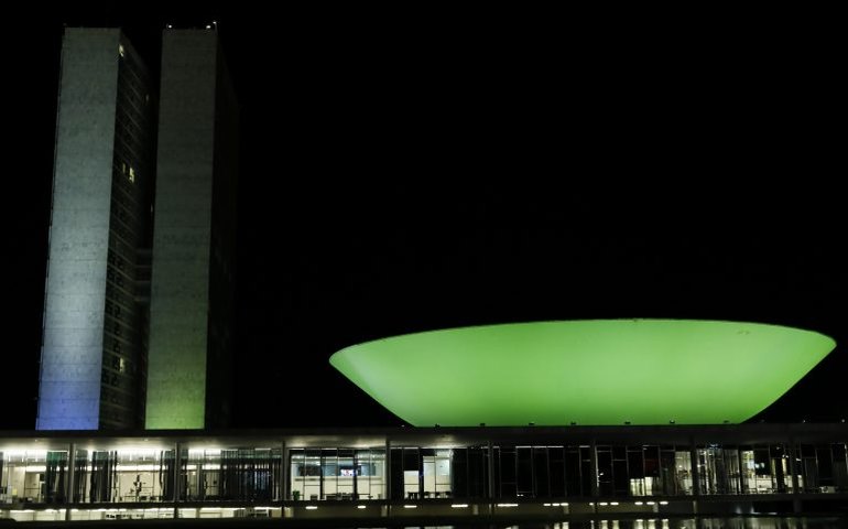 Congresso recebe iluminação verde pela conscientização sobre doações de órgãos e asfixia perinatal