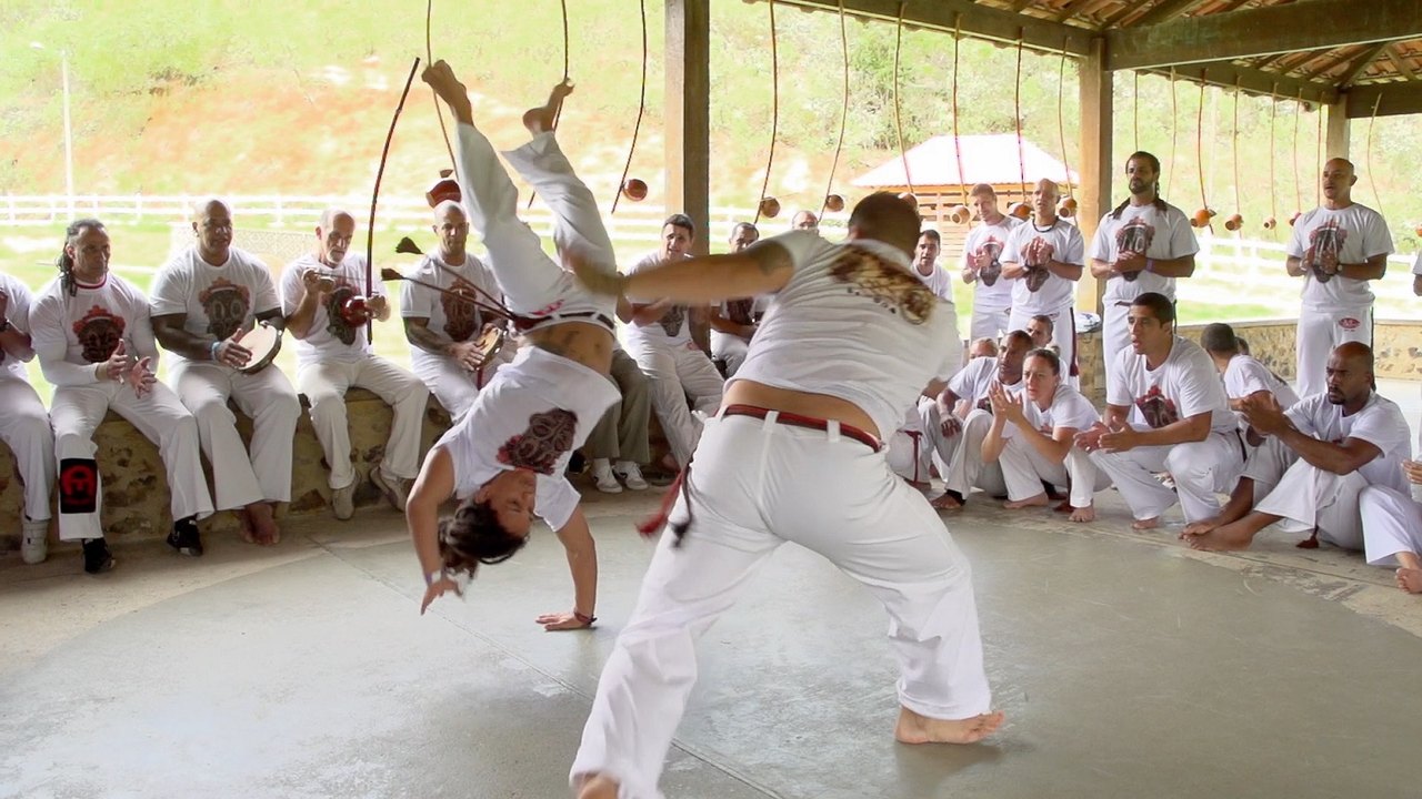 Capoeira vira terapia antiestresse para ucranianos em meio à guerra