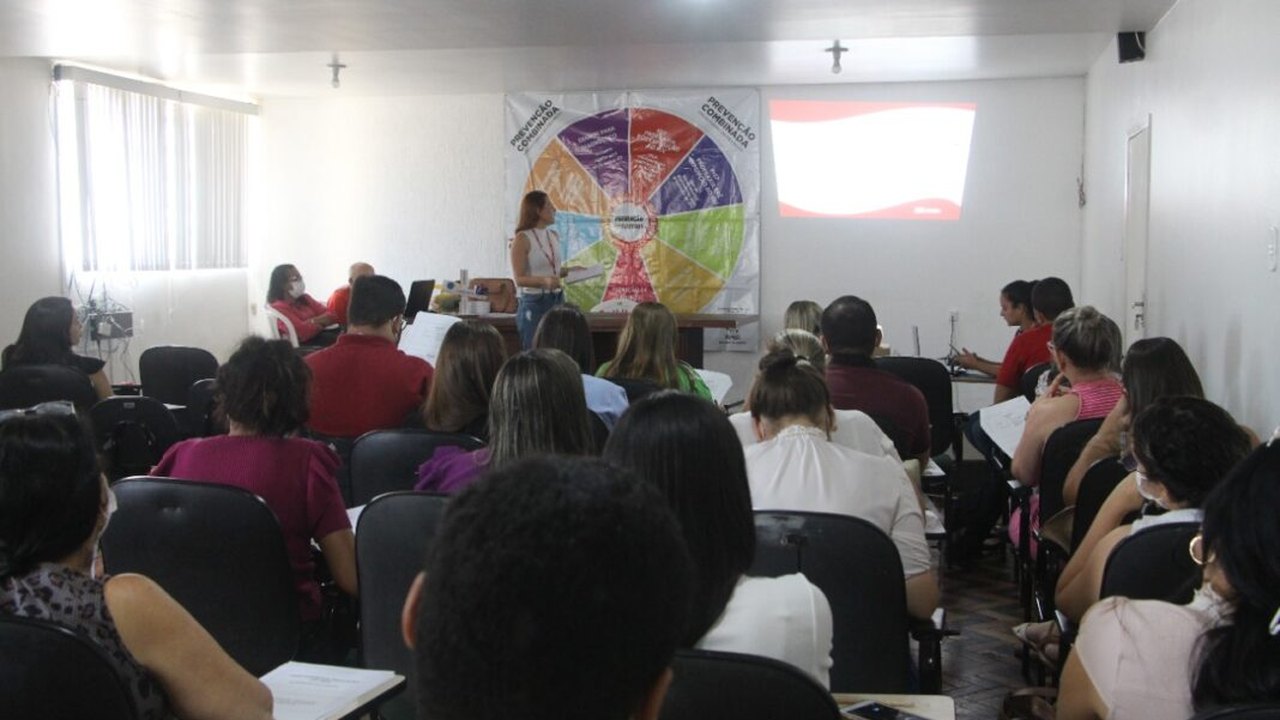 Profissionais da Secretaria de Saúde de Penedo são atualizados sobre HIV e ISTs
