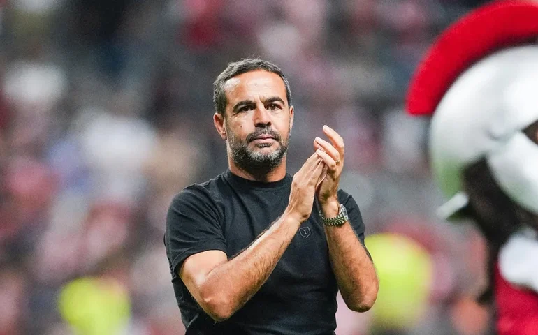 Artur Jorge exibe confiança para título do Botafogo, mas prevê 'jogo difícil' contra São Paulo