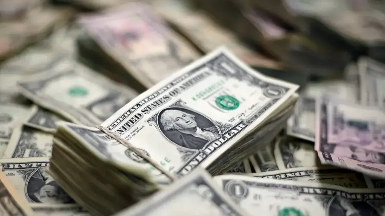 Dólar recua com alívio no Fed e alta de petróleo; Oriente Médio segue no radar
