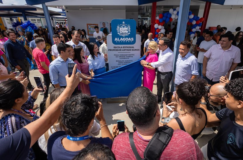 Governo de Alagoas autoriza construção de 300 unidades habitacionais e entrega escola no Pilar