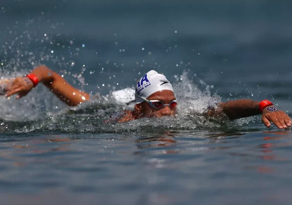 Brasileira Ana Marcela Cunha é bicampeã mundial dos 5km em Maratona Aquática