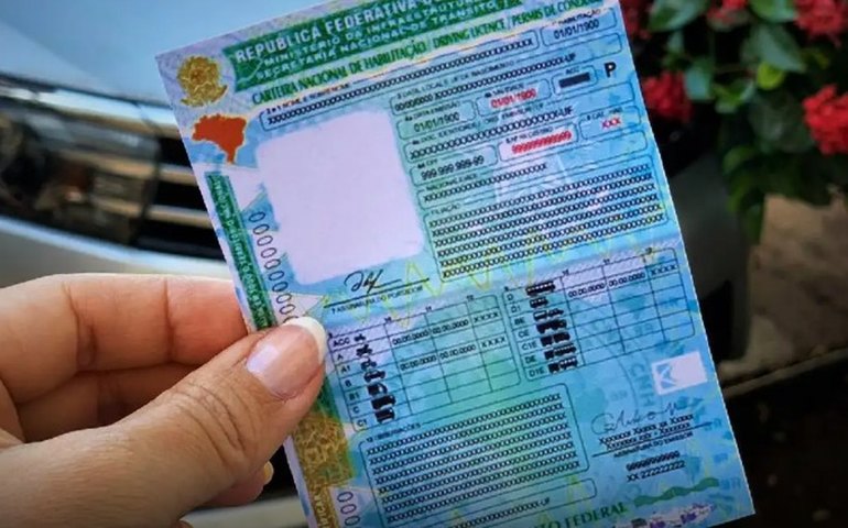 Congresso derruba veto de Lula e restabelece exame toxicológico para primeira habilitação